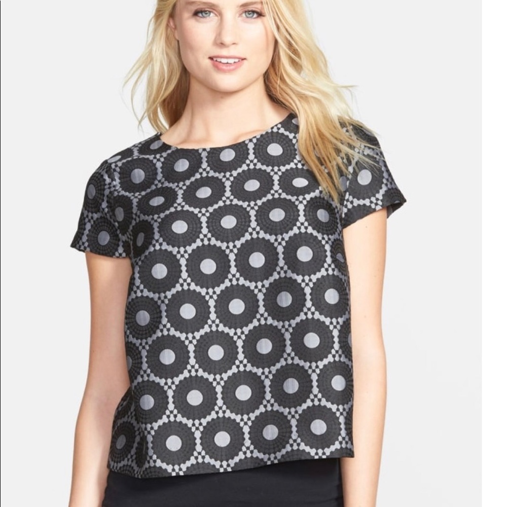 Kensie Brocade Top NWOT Black & Silver Geometric Adorable & Super Flattering! - Picture 1 of 8